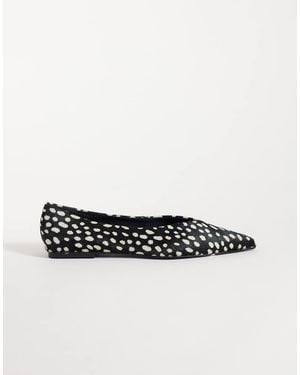 ASOS Lari Premium Ballerina's Van Haar Op Echt Leer Met Puntige Neus En Stippen - Wit