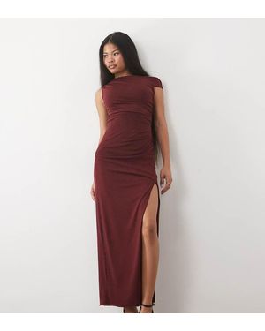 TFNC London Vestido Maxi Con Hombros Caídos, Hotfix Y Abertura Alta En El Muslo-Rojo