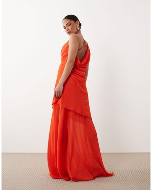 TFNC London Robe longue en mousseline à col bénitier - Rouge