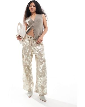 Only Petite Pantalon large à imprimé métallisé - beige - Neutre