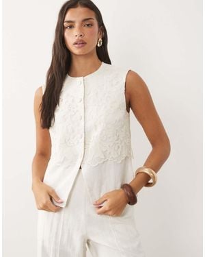 Y.A.S Linnenlook Getailleerde Gilet Co-Ord Met Kanten Overlay - Wit