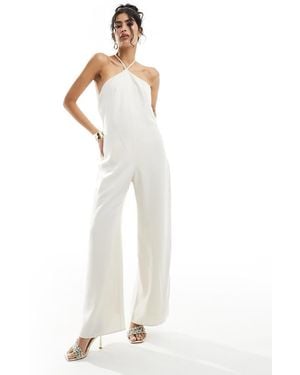 Pretty Lavish Tuta Jumpsuit A Fondo Ampio Allacciata Al Collo - Bianco