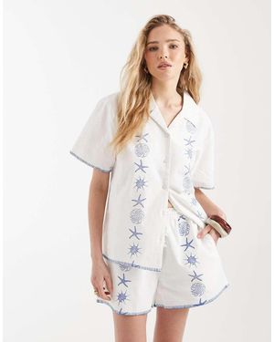 Santa Cruz Reef Embroidery Detail Shorts - White