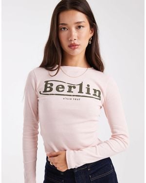 Daisy Street Long Sleeve Rib Top With Berlin Graphic - Natural