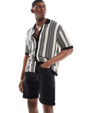 JJ Rebel Pantalones Cortos Vaqueros Negros Con Bajos Vueltos De