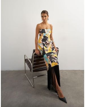 TOPSHOP Robe longue en satin à bretelles, col carré, avec ourlet à franges, à imprimé fleuri noir - Multicolore