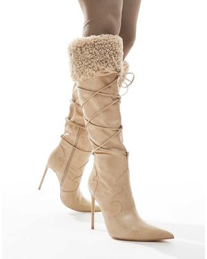 Public Desire Botas Por La Rodilla Con Puntera Fina Y Ribete De Piel Crusader De -Blanco - Neutro