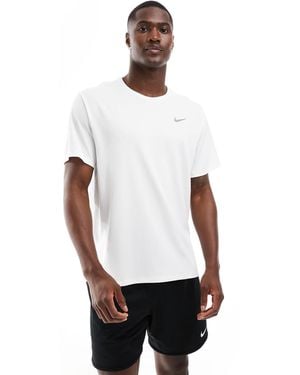 Nike – miler dri-fit – t-shirt - Weiß