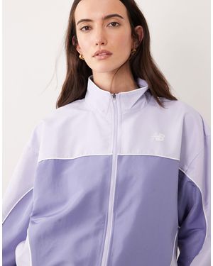 New Balance Veste tissée trackside en fumé foncé - Violet
