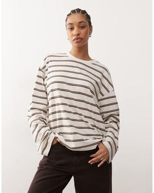 Monki Oversized Gestreept T-Shirt Met Lange Mouwen En Zijsplitten - Naturel