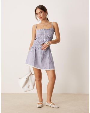 esmé studios Minifalda Playera Azul Y Blanca A Rayas Con Lazada Delantera Y Detalle De Ribete Exclusiva De Esmee