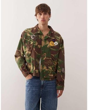 Deus Ex Machina Chaqueta Con Estampado De Camuflaje Vintage, Bordados Posicionales Y Pines Ahmisa De -Azul - Verde