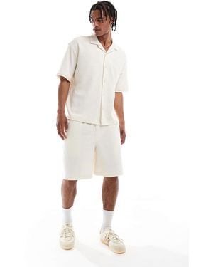 Pull&Bear Textured Towelling Shorts Co-Ord - White