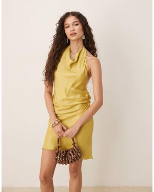 ASOS Robe courte en satin avec dos nu et col bénitier - Jaune