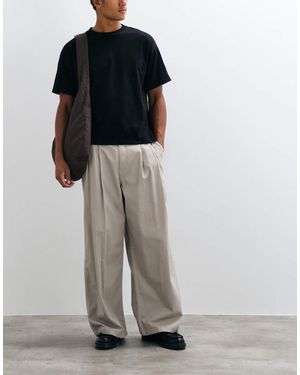 Weekday Pantaloni Chino Oversize A Gamba Larga Con Pieghe Frontali - Multicolore