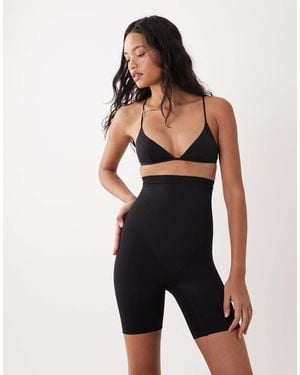 Spanx Sculpt – gofigure – mittellange shorts - Schwarz
