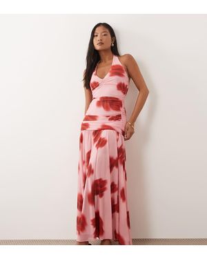 Forever New Vestido Largo Rojo Y Con Estampado Floral, Cuello Halter Y Cintura Baja Fruncida De Malla