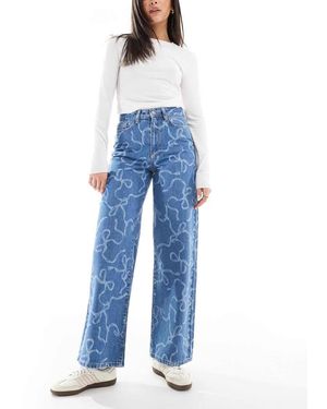 Threadbare Vaqueros Azules De Pernera Recta Con Lavado Medio Y Diseño Integral De Lazos De