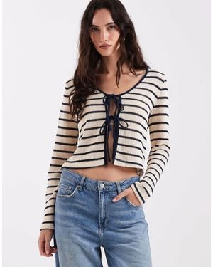 ONLY Gilet en maille noué devant à rayures - crème et - Bleu