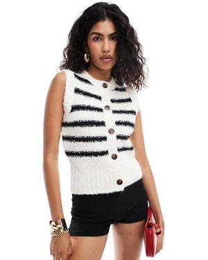 4th & Reckless Top Negro Y Blanco A Rayas Sin Mangas Con Botones De Punto Mullido De
