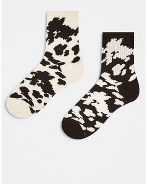 TOPSHOP Pack De 2 Pares De Calcetines Acanalados Marrón Chocolate Y Color Crema Con Estampado De Vaca De - Negro