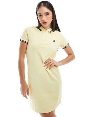 Fred Perry Vestido Amarillo Y Negro Estilo Polo Con Ribetes Dobles De - Blanco