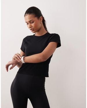 Sweaty Betty Athlete Crop Seamless Workout T-shirt - Black