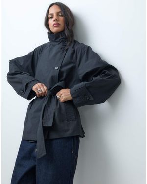 ASOS Trenchcoat Met Opstaande Boord En Strikceintuur - Blauw