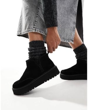 Stradivarius Platform Fluffy Boots - Black