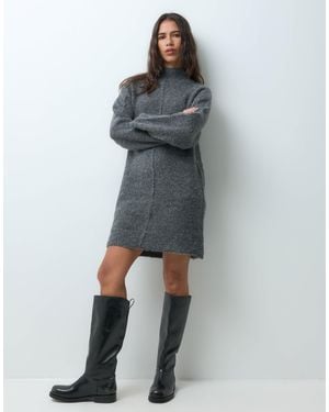 Y.A.S Minikleid aus strick mit hohem kragen und vorderen nähten - Grau