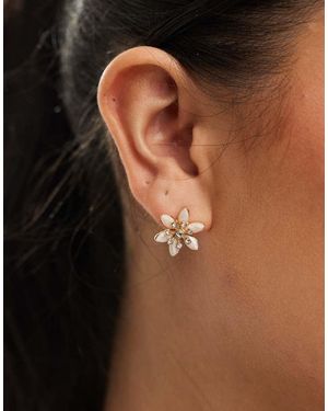 Accessorize Pendientes Blancos Con Diseño De Flores Con Perlas De - Marrón