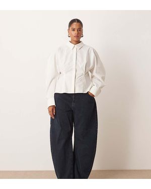 ARRANGE Vaqueros Tapered Negro Azulado Con Pernera Curvada Y Bajos Con Vuelta Tova De Curve - Blanco