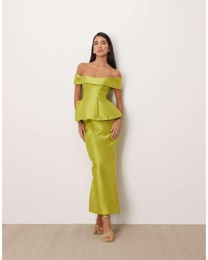 ARRANGE Vestido Largo Verde Estructurado Con Escote Bardot De Satén De