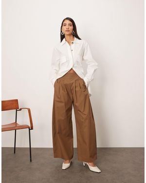 ARRANGE Ultimate - pantalon bouffant ample et habillé à taille cintrée - camel foncé - Marron