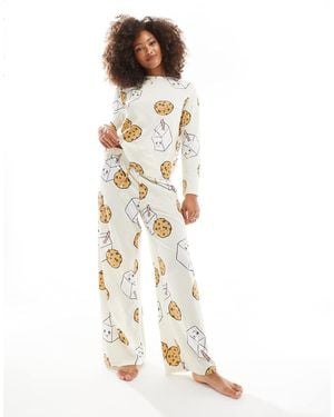 ASOS Pijama De Pantalones Y Top De Manga Larga Con Estampado De Leche Y Galletas De -Blanco