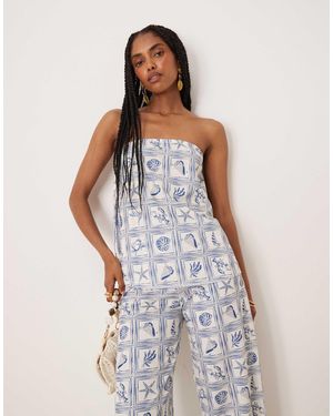 ASOS – trägerloses, locker geschnittenes oberteil mit blauem muschelmuster, kombiteil - Weiß