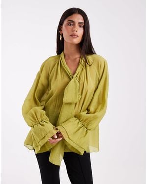 Vero Moda Blouse à manches longues à volants avec détail écharpe en - Jaune