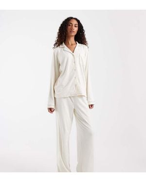 Loungeable Tall Super Soft Jersey Revere Top And Wide Leg Pyjama Set With Piping - White