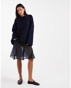 ASOS – durchscheinender, knielanger rock mit polka dots und schwalbenschwanzsaum - Blau