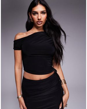 Kaiia Exclusivité - - crop top d'ensemble moulant en tissu double épaisseur avec épaule dénudée et fronces à détail noué - Noir