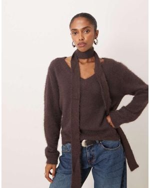 Motel Dikara V Neck Fluffy Slouchy Jumper With Matching Scarf - Brown