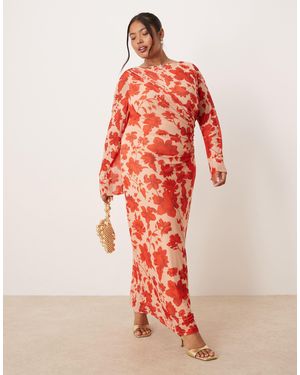 Pretty Lavish Curve Ethel - robe longueur mollet en jersey à fleurs avec manches longues - Rouge