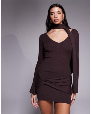 Tiger Mist Vestido Corto Marrón Escotado De Manga Larga Con Detalle De Fular De Punto Acanalado Renner De - Morado