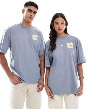 The North Face T-Shirt Oversize Pastello Con Stampa Di Fiore Sul Retro - Blu