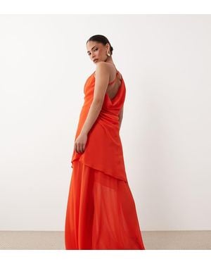 TFNC London Vestido Largo Con Cuello Desbocado De Chifón - Rojo