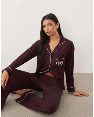 Boux Avenue Modal Pyjamaset Met Contrasterende Bies En Revers - Bruin