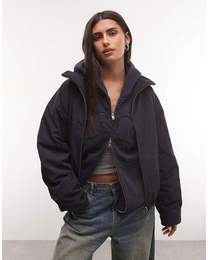 Weekday Chaqueta Deportiva De Cuello Alto Con Forro De Borreguito En - Negro