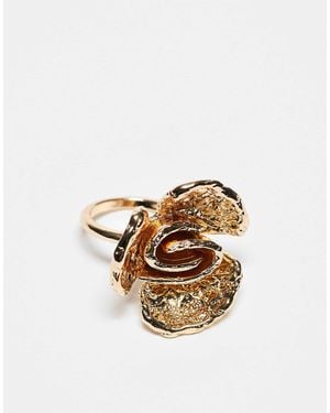 ASOS Asos design curve - bague avec motif fleur texturé - Métallisé
