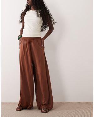 ASOS Broek Met Ballonpijpen Van Kreukelstof - Bruin