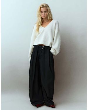 Pull&Bear Pantaloni Barrel A Vita Alta Con Pieghe E Cintura Neri - Grigio